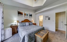 Mountain Lodge With Hot Tub, Walk To Grindstone Lake